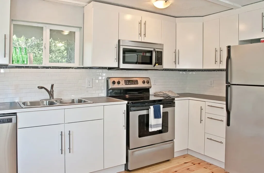 How Much to Charge for Painting Cabinets?